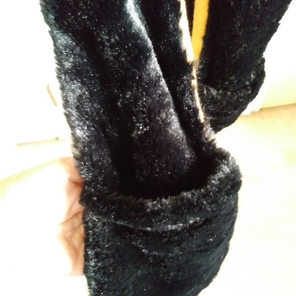 WISH PETS Fuzzy Hat with built in Scarf & Mittens - Picture 6 of 7